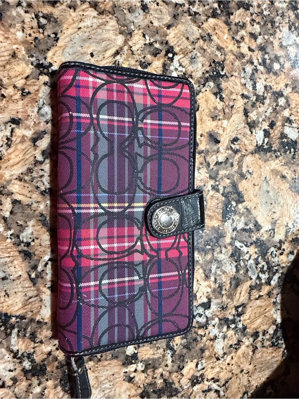 Compact Pink Plaid Zip Phone Wallet - Stylish Travel Accessory